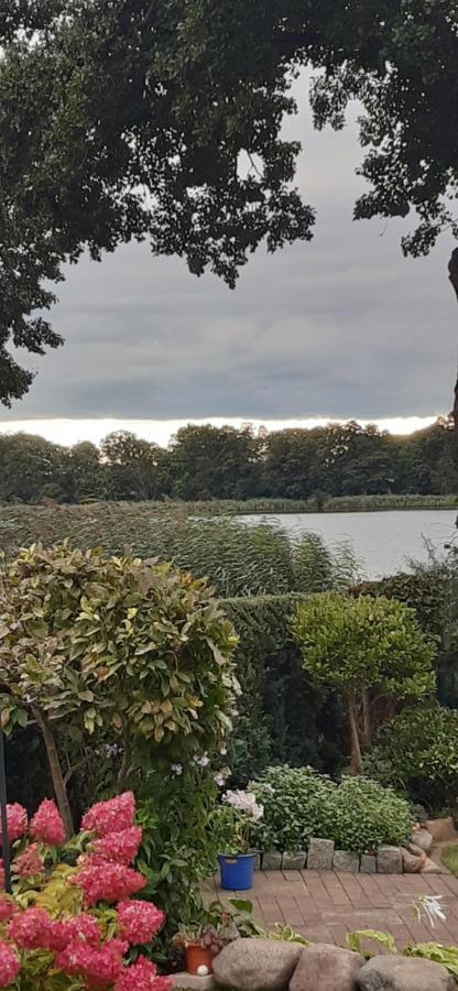 Bungalow Idylle Am See Neuruppin Buitenkant foto
