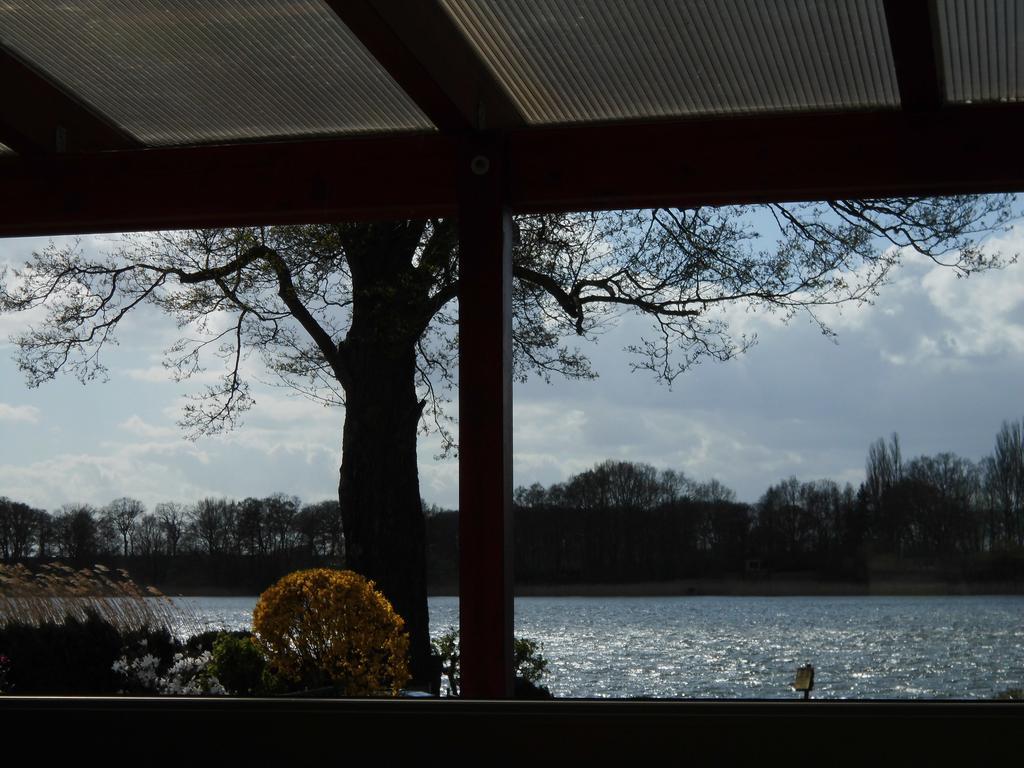 Bungalow Idylle Am See Neuruppin Buitenkant foto