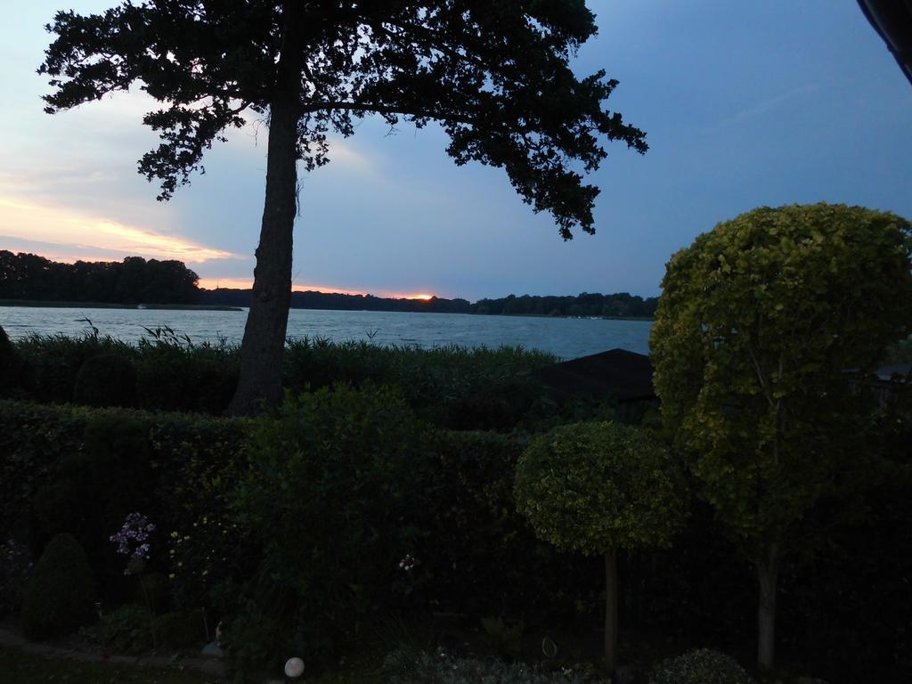 Bungalow Idylle Am See Neuruppin Buitenkant foto
